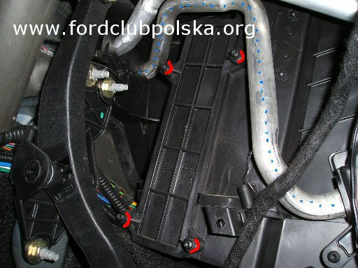 Wymiana Filtra Powietrza Ford Fiesta Mk6